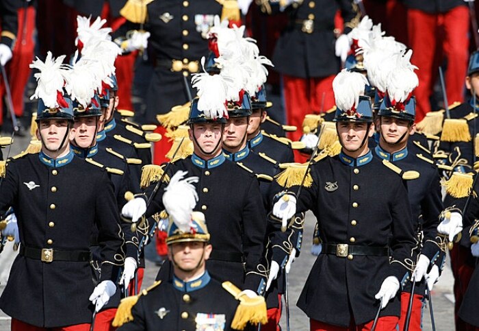 Cadetes da Academia Militar de Saint Cyr durante o desfile do Dia da Bastilha em Paris