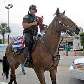Em Miami, policial cubano comemora a renúncia de Fidel Castro Em Miami, policial cubano comemora a renúncia de Fidel Castro