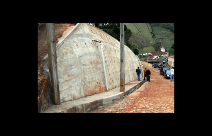 Chuvas causam desastres em Minas Gerais e Rio de Janeiro