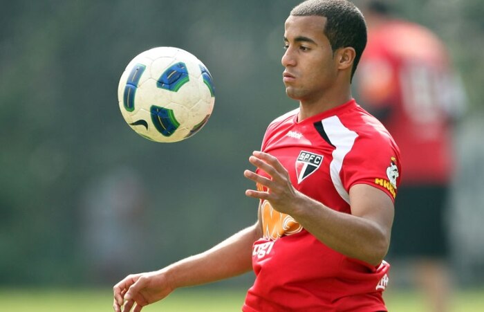 Lucas que joga pelo São Paulo
