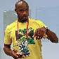 Asafa Powell faz gestos em entrevista sobre o Mundial de atletismo Asafa Powell faz gestos em entrevista sobre o Mundial de atletismo