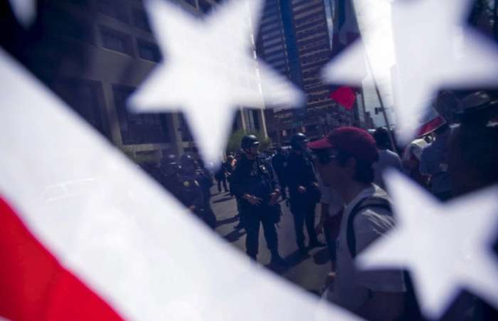 Americanos de Phoenix protestam contra a nova lei de imigração do Arizona