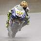 Valentino Rossi acelera sua Yamaha, com chuva na pista de Motegi, no Japão Valentino Rossi acelera sua Yamaha, com chuva na pista de Motegi, no Japão