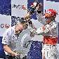 Lewis Hamilton dá banho de champanhe no chefe da McLaren, Martin Whitmarsh