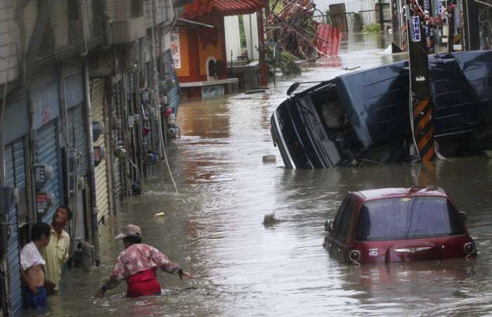 Segundo o Centro Meteorológico Central (CMC) da ilha, o tufão tem ventos de 198 km/h