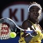 Venus Williams rebate bola em confronto contra Sandra Zahlavova no Aberto da Austrália
