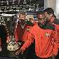 Lucescu, Fernandinho e Srna, do Shakhtar Donetsk, posam com a Copa da Uefa Lucescu, Fernandinho e Srna, do Shakhtar Donetsk, posam com a Copa da Uefa