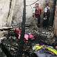 Integrantes da defesa civil vistoriam casa onde houve explosão de fogos de artifícios na zona leste Integrantes da defesa civil vistoriam casa onde houve explosão de fogos de artifícios na zona leste