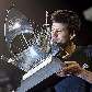 Novak Djokovic beija troféu de campeão do Torneio de Dubai Novak Djokovic beija troféu de campeão do Torneio de Dubai
