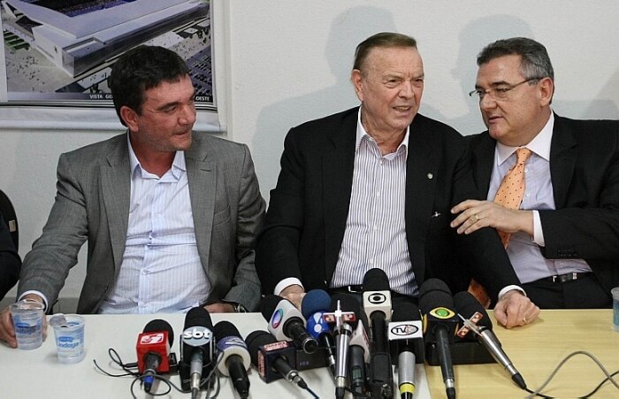 O presidente e o diretor de seleções da CBF visitaram as obras no Itaquerão nesta sexta-feira, junto