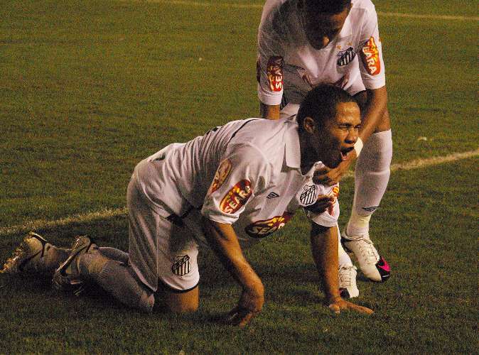 Madson imita porco no jogo entre Santos e Palmeiras nesse domingo (14). 14/03/2010