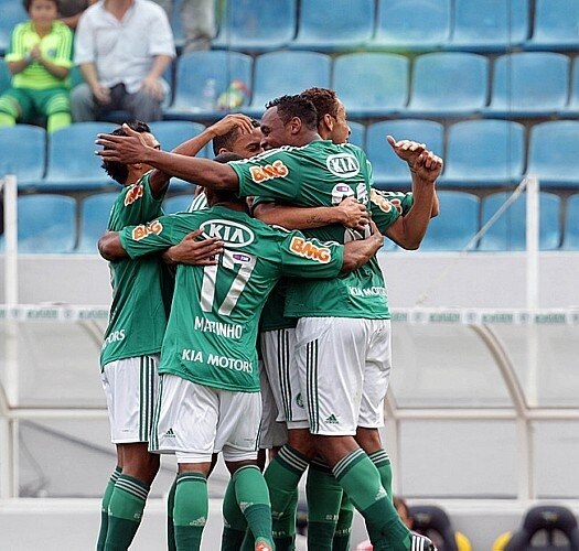 Obina brilha e Palmeiras bate Náutico em Barueri