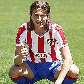 O lateral brasileiro Filipe Luís posa com o uniforme de seu novo time, o Atlético de Madrid O lateral brasileiro Filipe Luís posa com o uniforme de seu novo time, o Atlético de Madrid