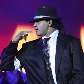 Dançarinos indianos realizam performance ao som de músicas do Rei, Michael Jackson, em Mumbai