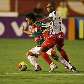 Heverton (Portuguesa) e Célio (Guaratinguetá) disputam bola