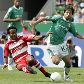 Diego e Zé Roberto se enfrentam pelo Campeonato Alemão