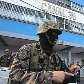 Soldados montam guarda em frente ao Canal 36 que foi fechado pelo governo hondurenho Soldados montam guarda em frente ao Canal 36 que foi fechado pelo governo hondurenho