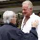 Chefão da Fórmula 1, Bernie Ecclestone conversa com John Button, pai de Jenson Chefão da Fórmula 1, Bernie Ecclestone conversa com John Button, pai de Jenson
