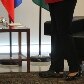 Com uma lesão no pé, Dilma encontra Medvedev no Palácio do planalto Com uma lesão no pé, Dilma encontra Medvedev no Palácio do planalto