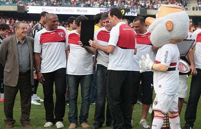 Com as confusões de Luis Fabiano, o São Paulo conta as horas para ter o capitão Rogério de volta