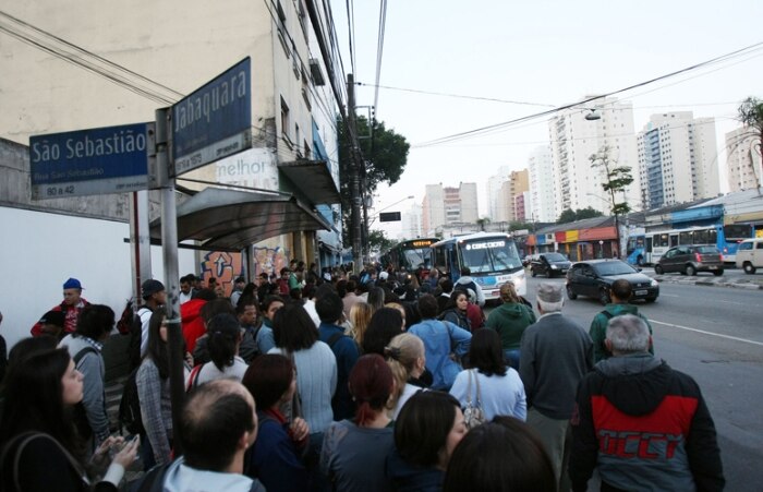 Imagens mostram caos causado por greve dos metroviários de SP