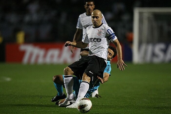 Corinthians e Santos fazem jogo da vida pela Libertadores 2012