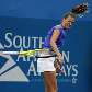 Victoria Azarenka sente a perna na partida contra Dominika Cibulkova 