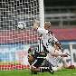Roni desvia bola e marca gol do Santos no clássico contra o São Paulo Roni desvia bola e marca gol do Santos no clássico contra o São Paulo