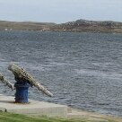 Ilhas Malvinas: 30 anos depois da Guerra Internacional - Canhões antigos e novos guardam a costa de Stanley - Foto: Solly Boussidan/AE