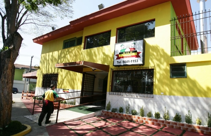 Semana passada, supostamente os mesmos assaltantes roubaram outros restaurantes aos arredores