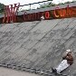 Homem tira cochilo em frente a Centro Cultural São Paulo neste domingo frio, em São Paulo. 20/03/20