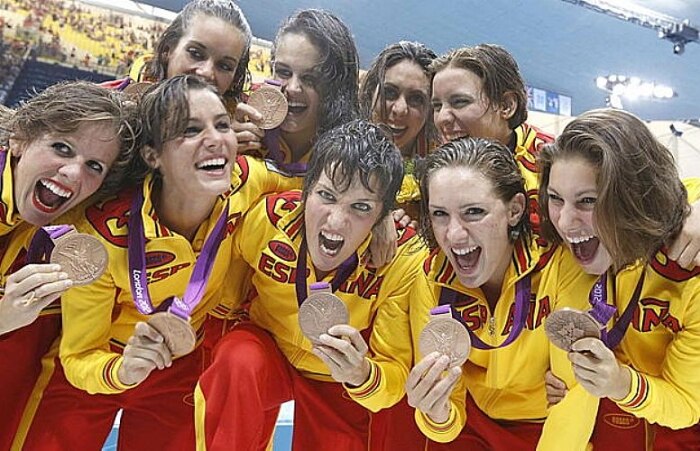 Rússia leva o ouro no nado sincronizado por equipes pela oitava vez seguida