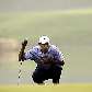 Tiger Woods observa o campo antes de bater na bola, em Xangai Tiger Woods observa o campo antes de bater na bola, em Xangai