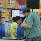 Supermercados deixam de dar sacolas de plástico