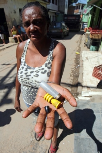 Tumultos em comunidades pacificadas do Complexo do Alemão deixam feridos no Rio