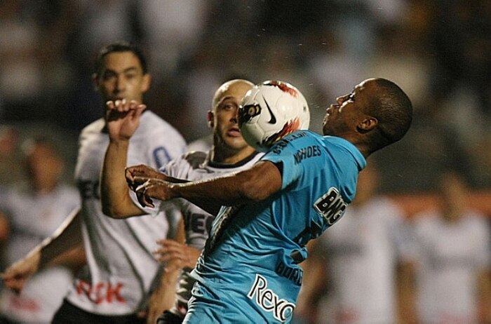 Corinthians e Santos fazem jogo da vida pela Libertadores 2012