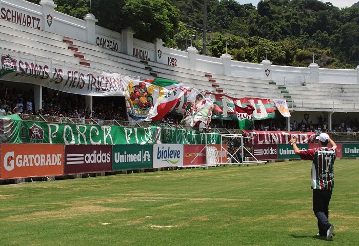 Thiago Neves, ex-Fla, é recebido com festa no Fluminense