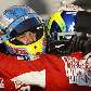 Após receber a bandeirada no Bahrein, Alonso ganhou abraço de Massa, que chegou em segundo Após receber a bandeirada no Bahrein, Alonso ganhou abraço de Massa, que chegou em segundo