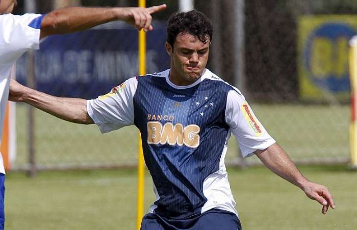Kléber participa de treino do Cruzeiro, que se prepara para a disputa do Campeonato Mineiro