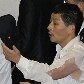 Houve muitos gritos e escaramuças entre rivais políticos, enquanto alguns trocavam agressões Houve muitos gritos e escaramuças entre rivais políticos, enquanto alguns trocavam agressões