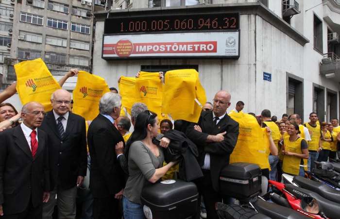 Impostômetro atinge R$ 900 bi nesta quinta, 28; em 2009, valor foi alcançado em 7 de novembro