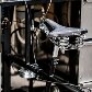 Máquina móvel de café expresso que tritura o grão por meio de pedaladas