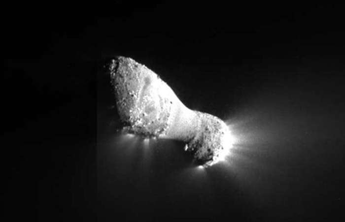 Sonda espacial faz imagens próximas do cometa Hartley 2