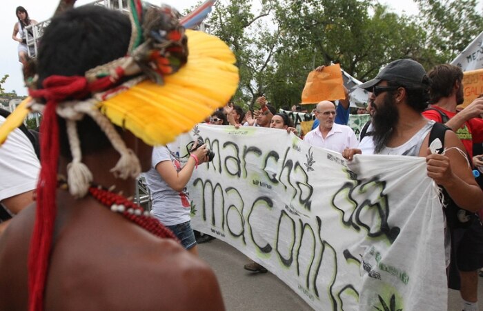 Confira imagens da marcha da maconha no Rio de Janeiro 