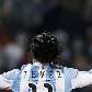 Tevez comemora seu segundo gol no jogo, em belo chute de fora da área