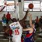 Roberto, do Vitória/Saldanha, dá o toco em adversário do Universo/BRB em partida pelo NBB Roberto, do Vitória/Saldanha, dá o toco em adversário do Universo/BRB em partida pelo NBB