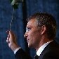 Primeiro-ministro, Jens Stoltenberg, pede aos cidadãos que mantenham seu caráter tolerante