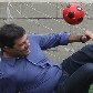 Prefeito de São Paulo escorrega em campo ao tentar segurar bola 