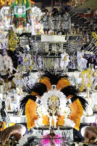 Os melhores momentos da segunda noite de carnaval no Rio de Janeiro