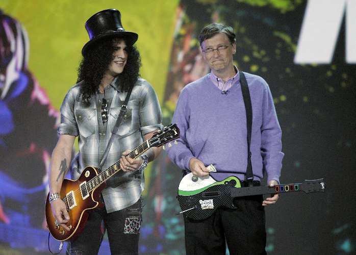 Bill Gates toca com Slash